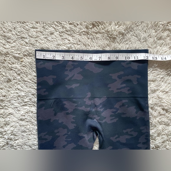 Spanx leggings size medium camouflage multi colored - Picture 4 of 10